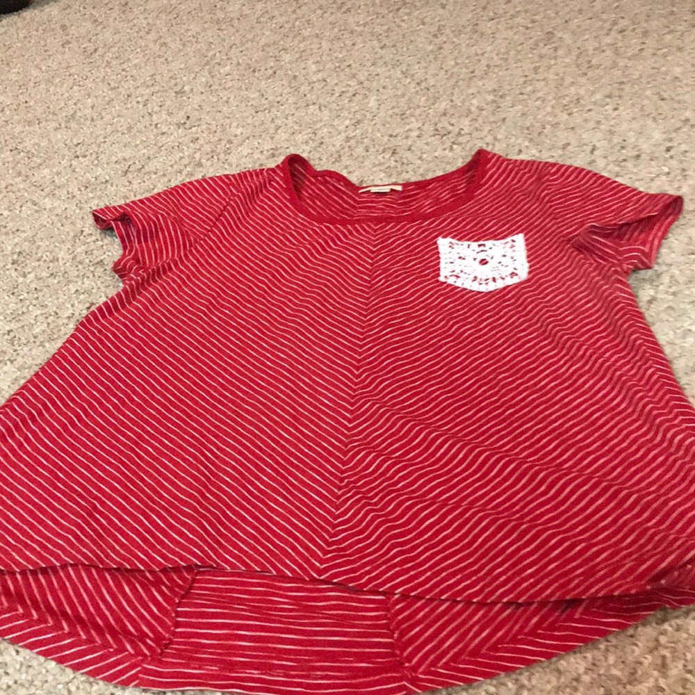 Womens sz Lg short sleeve blouse with a high low hem